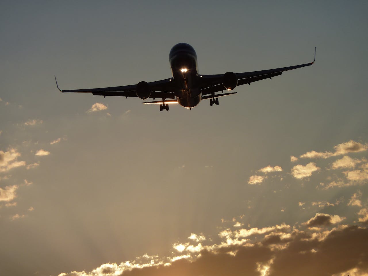 A silhouette of an airplane against a glowing sunset sky, highlighting aviation beauty.